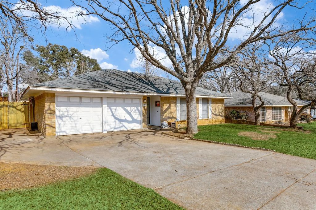 1904 Windlea Drive, Euless
