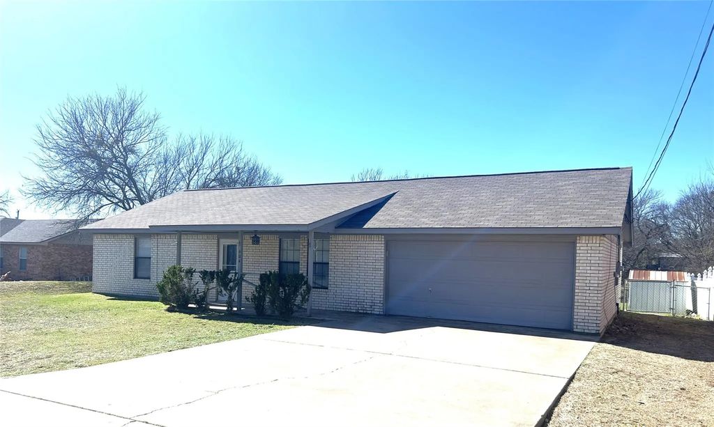 604 Shady Grove Drive, Granbury