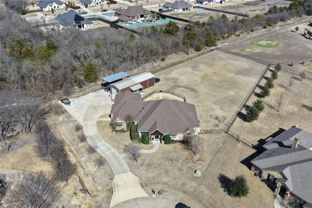 210 Walker Court N, Waxahachie