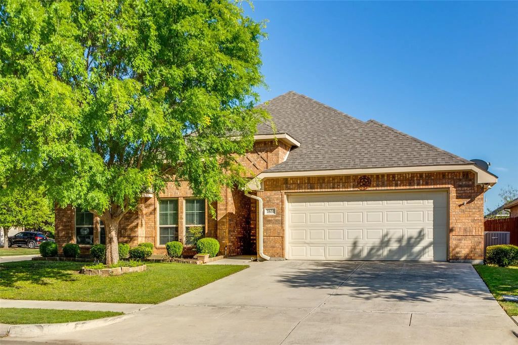 1631 St Croix Street, Burleson