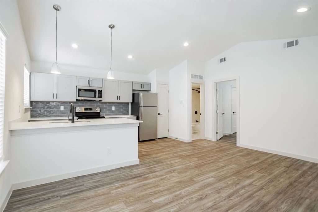 523 N Ewing Avenue 102, Dallas