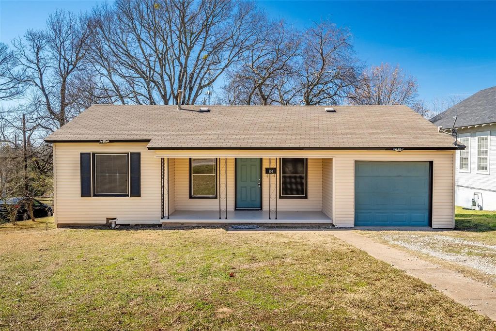 107 S French Avenue, Denison