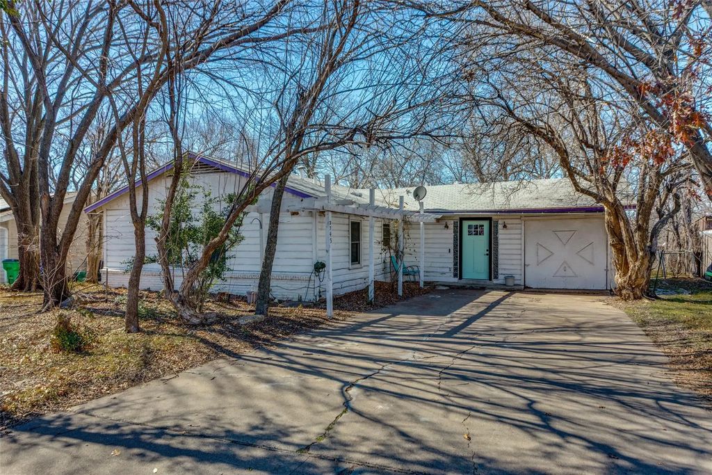 3745 Earle Drive, Haltom City
