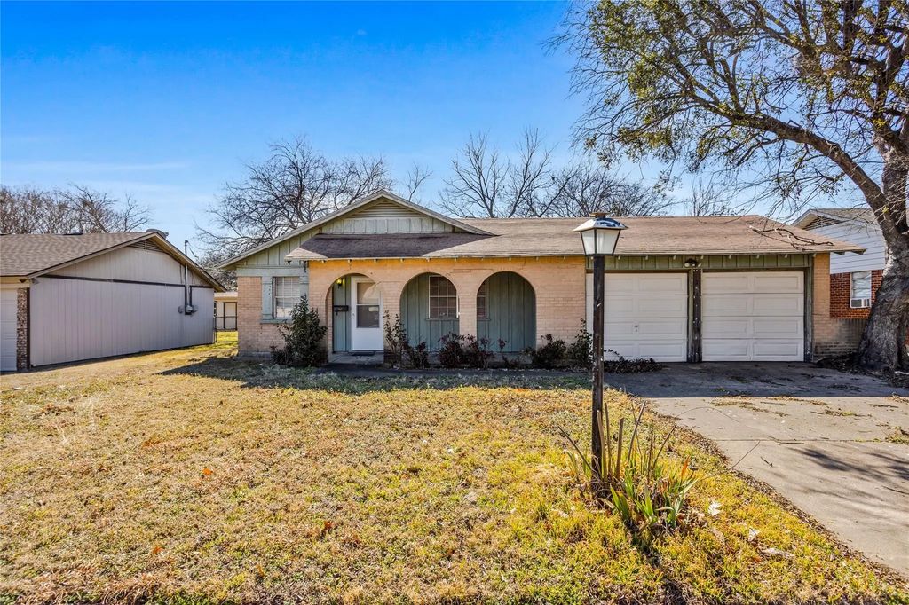 724 E Mustang Street, Crowley