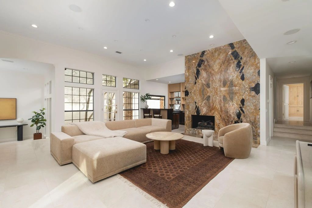 6912 Hillpark Drive, Dallas