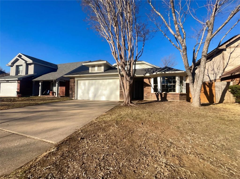 2108 Woodland Oaks Drive, Arlington