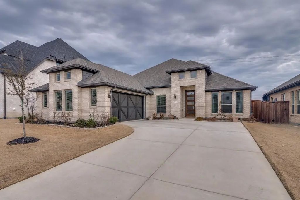 1927 Frediano Lane, McLendon Chisholm