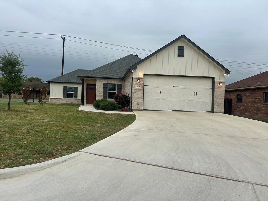 140 Hummingbird Drive, Weatherford