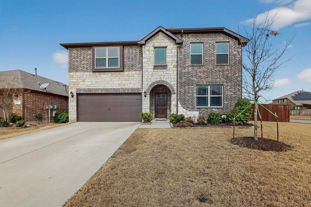 1261 Pleasant Knoll Trail, Aubrey