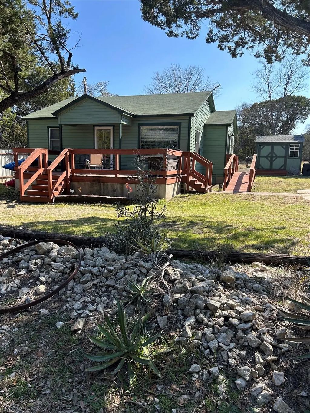 211 County Road 1605, Clifton