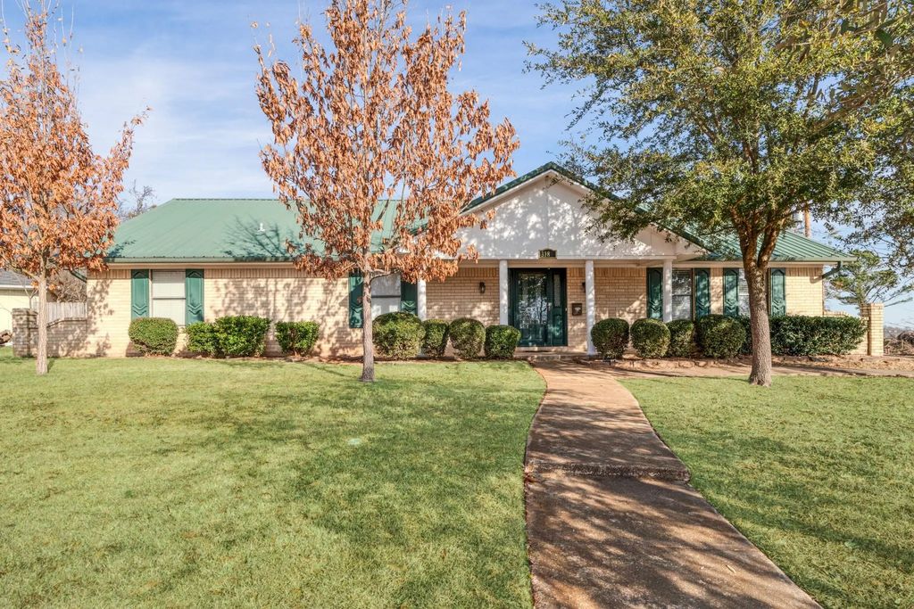 3185 Ridgeview Road, Paris