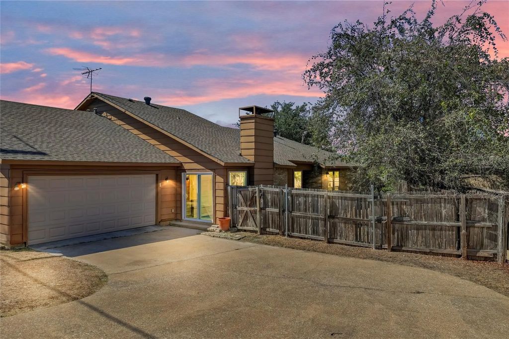 9724 Summerwood Circle 2, Dallas