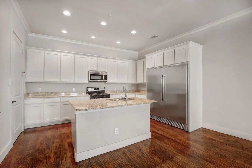 4111 Rawlins Street 202, Dallas