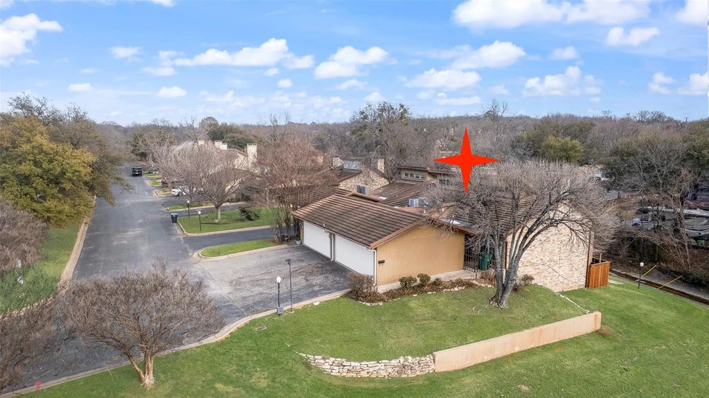 5702 Meadow Wood Lane, Fort Worth