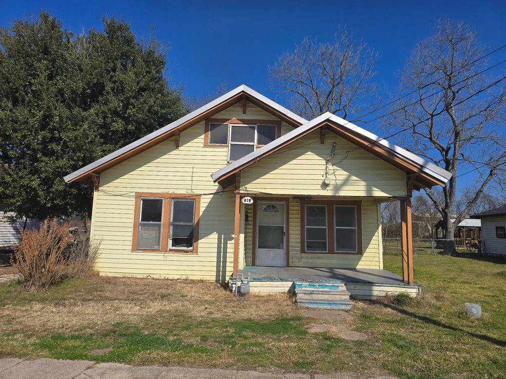 815 E Sumpter Street, Mexia