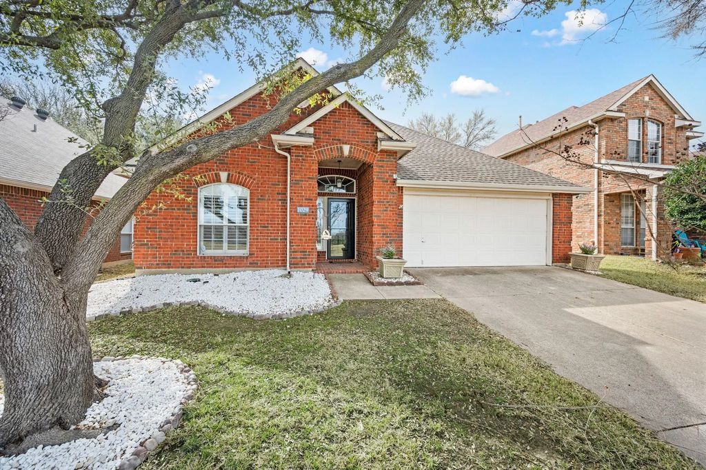 1029 Sun Ridge Drive, Flower Mound