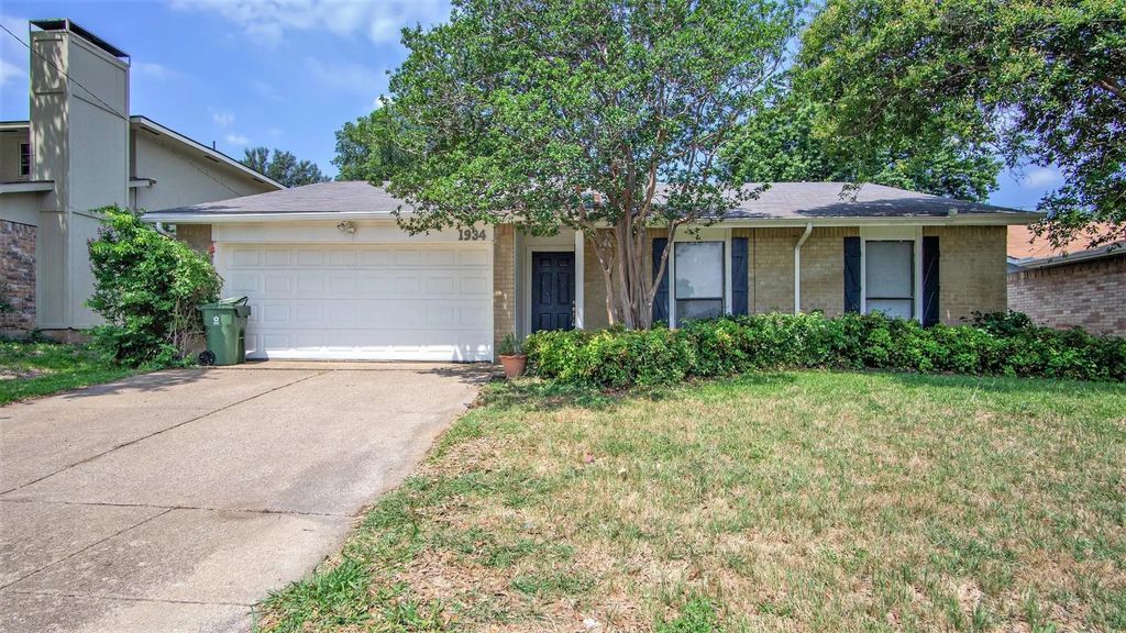1934 Lost Creek Drive, Arlington
