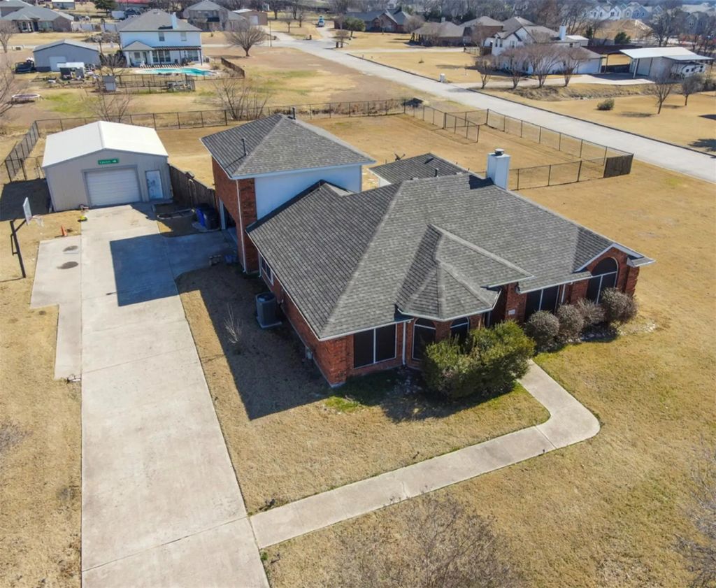 605 Lakeridge Drive, Lavon