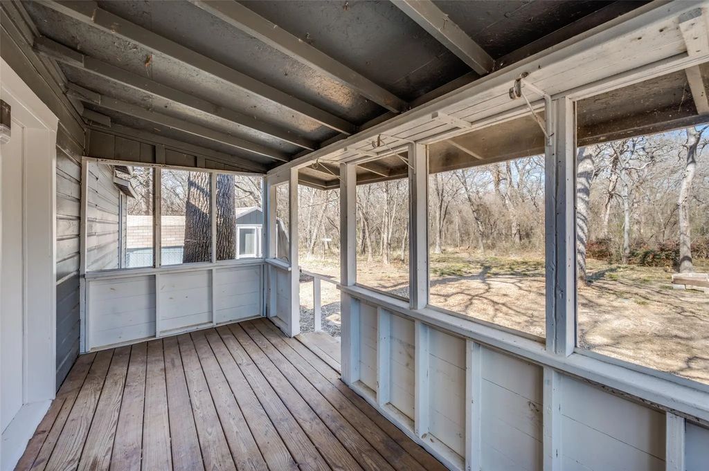 103 E 8th Street, Shady Shores
