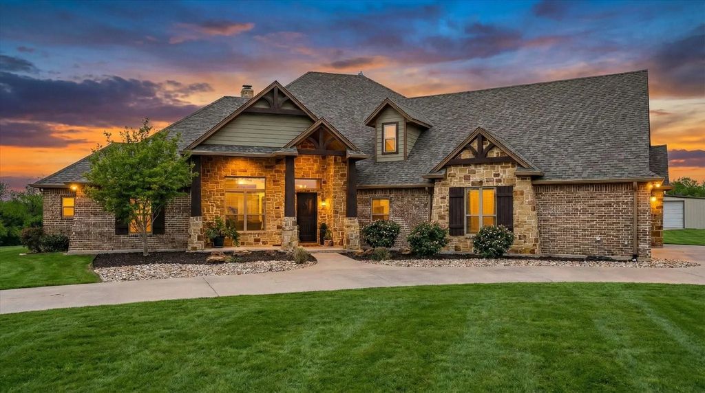 3512 Lakota Court, Granbury