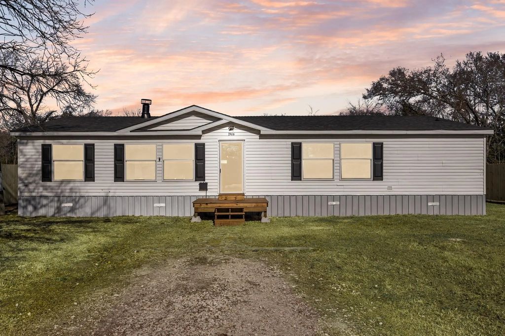 1906 Evelyn Street, Hawk Cove