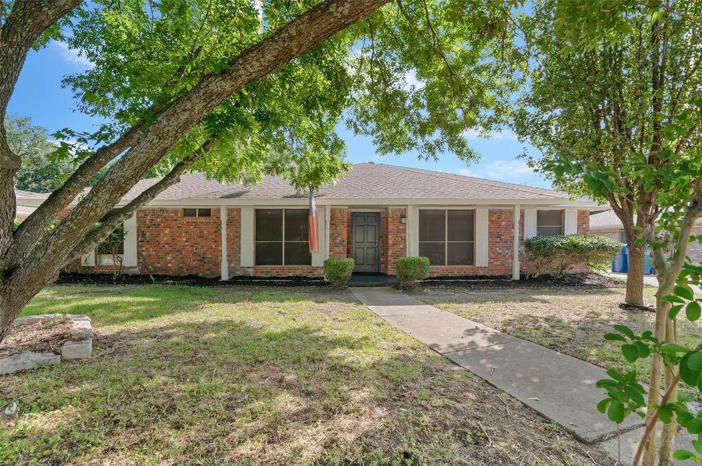 931 Westlake Drive, DeSoto