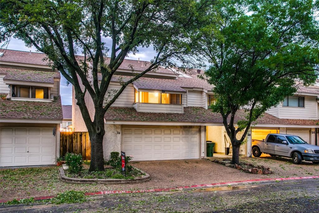 24 Oakbrook Drive, Lewisville