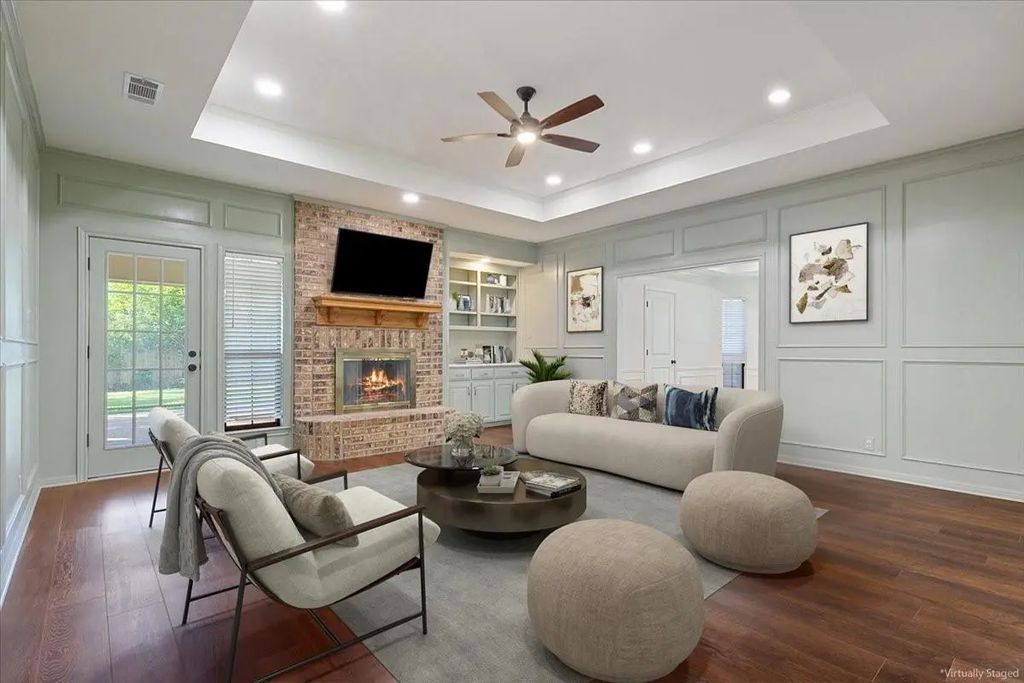 9402 Oak Hill Drive, Woodway