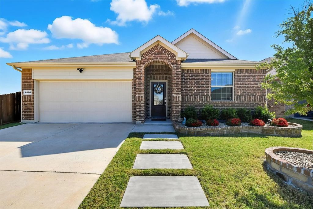 6940 Waterloo Lane, Fort Worth