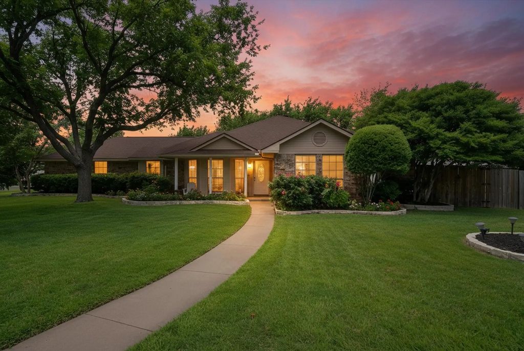 815 Katherine Court, Cedar Hill