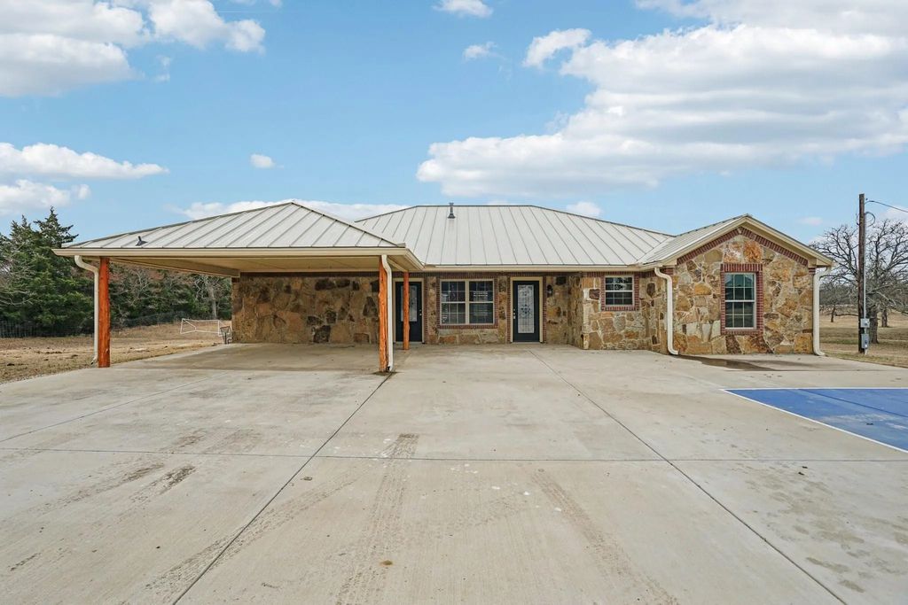 718 County Road 232, Collinsville