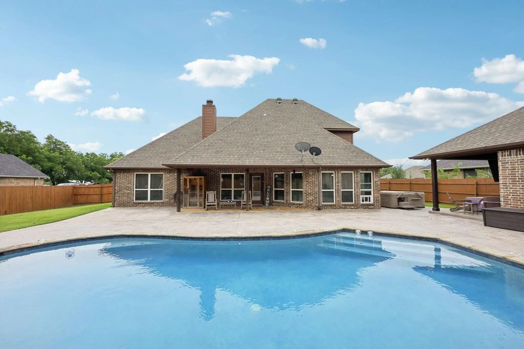 405 Edgewood Terrace, Boyd