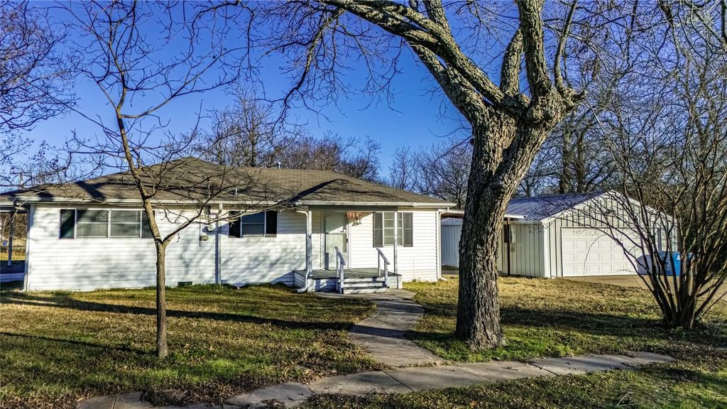 104 Cole Street, Ladonia