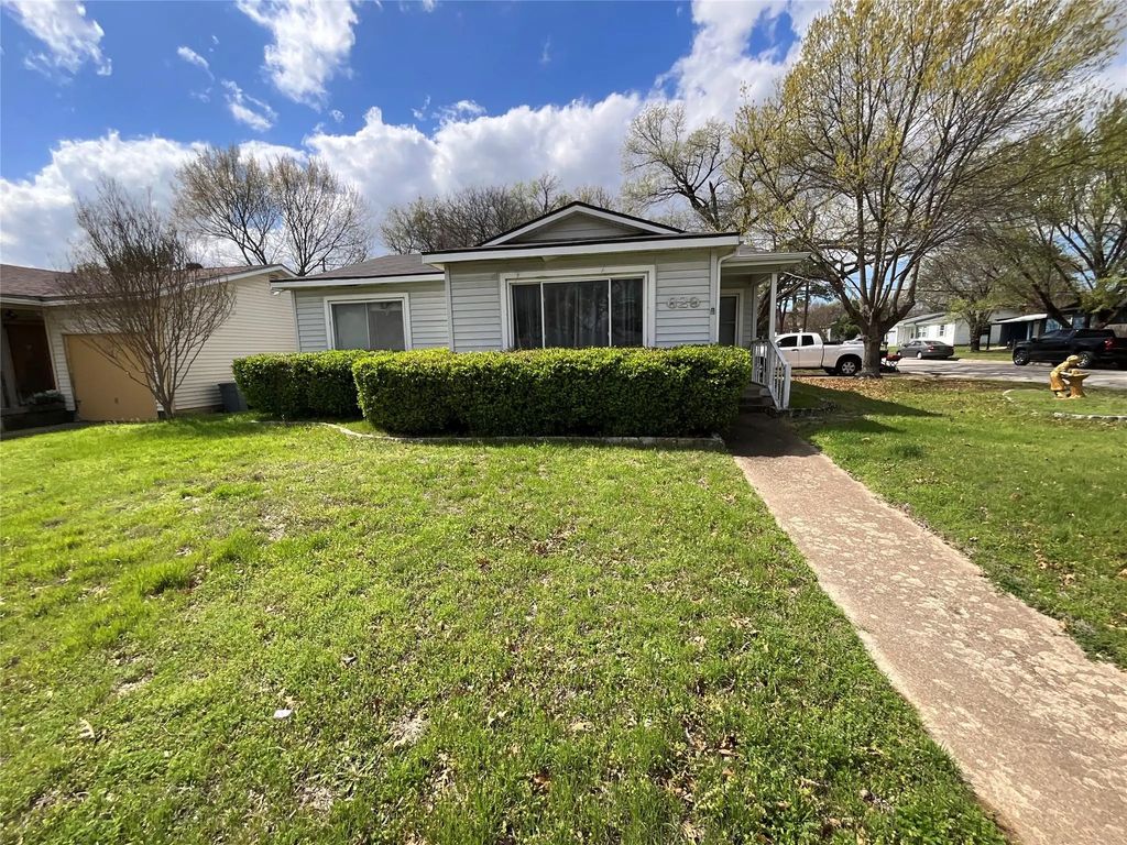 629 Harrison Lane, Hurst