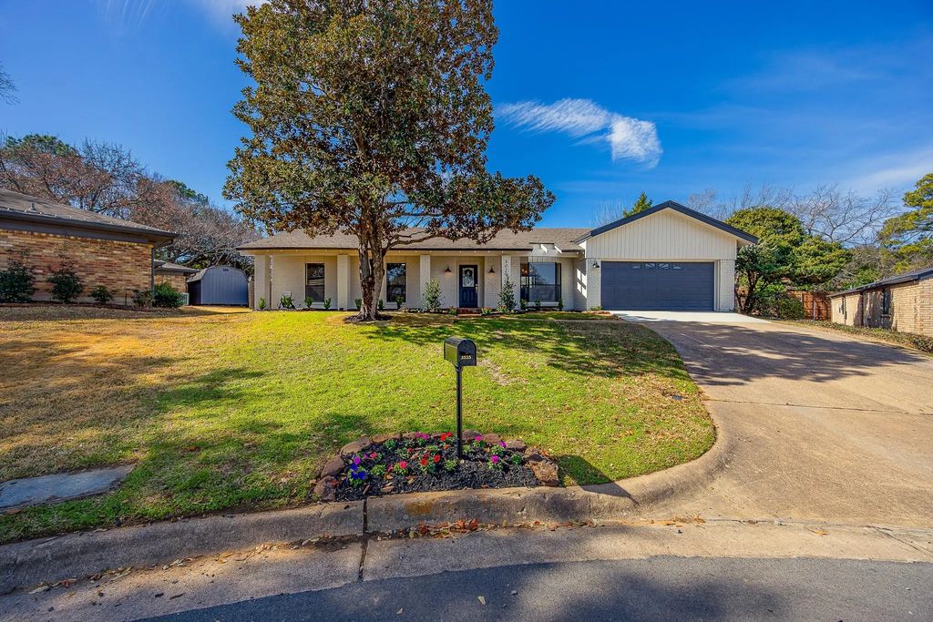 3025 Hillcrest Court, Grapevine