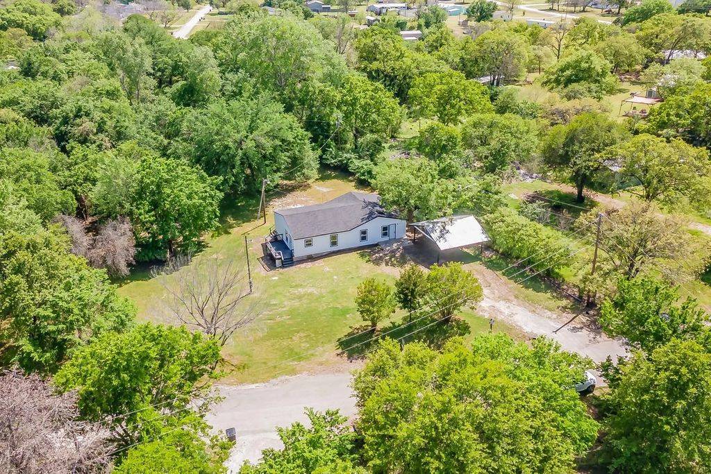 238 Briar Oaks Drive, Azle