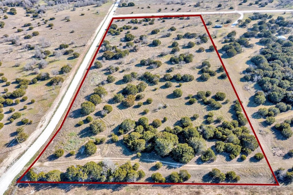 192 Private Road 197, Blum
