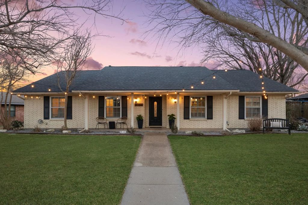 2704 Hunters Creek Drive, Plano