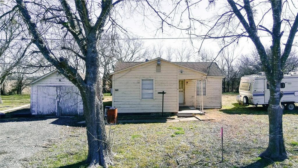 5957 Fm 512, Wolfe City