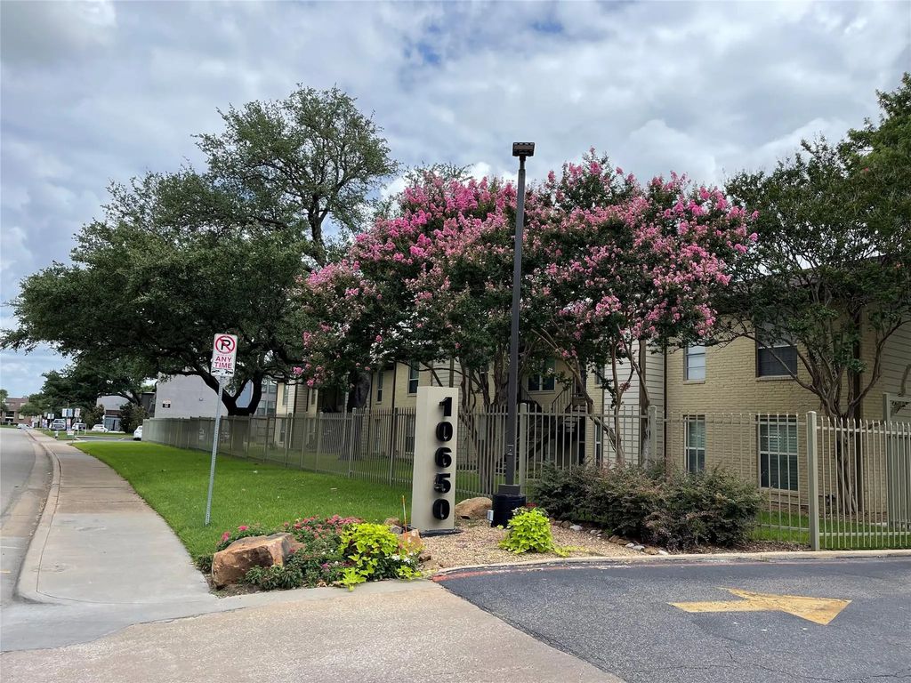 10650 Steppington Drive 146, Dallas