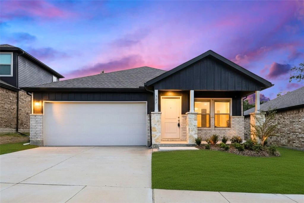 113 Knoll Pines, Terrell