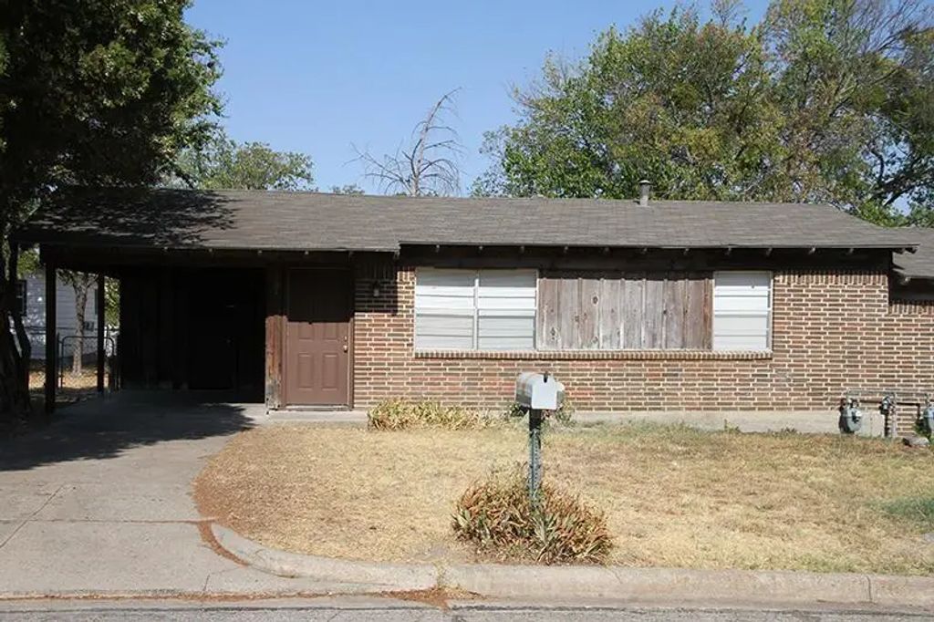 401 Hallvale Drive, White Settlement