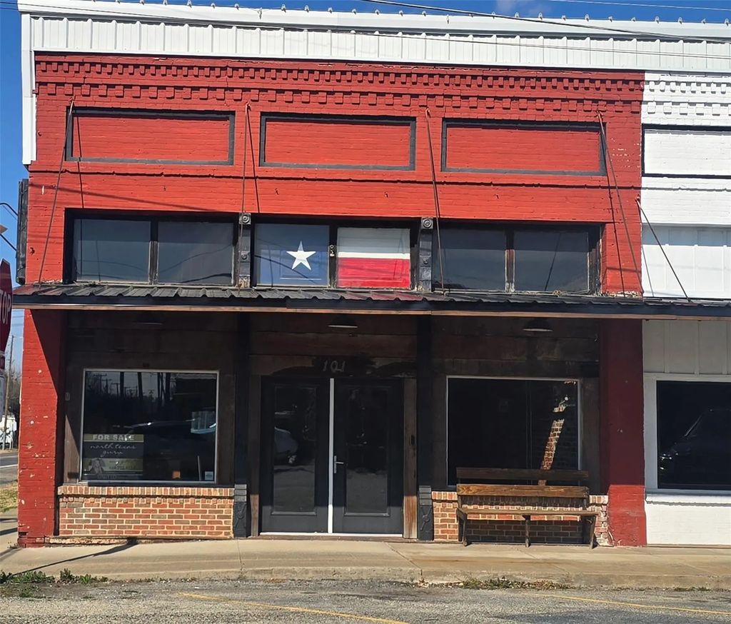 101 E Haning, Howe