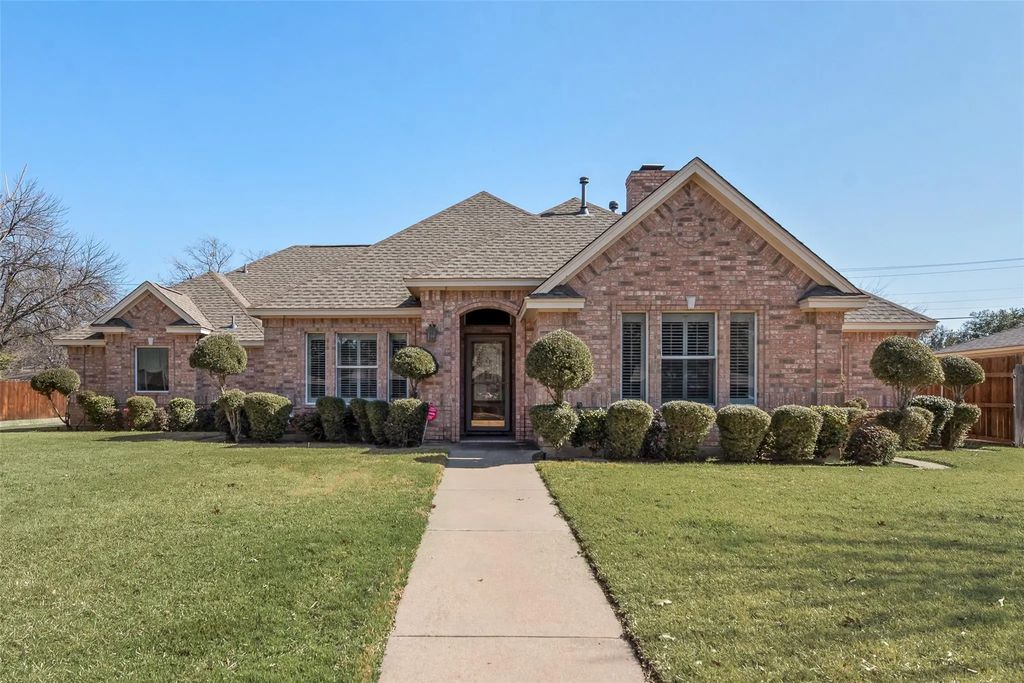 5605 Full Moon Drive, Fort Worth