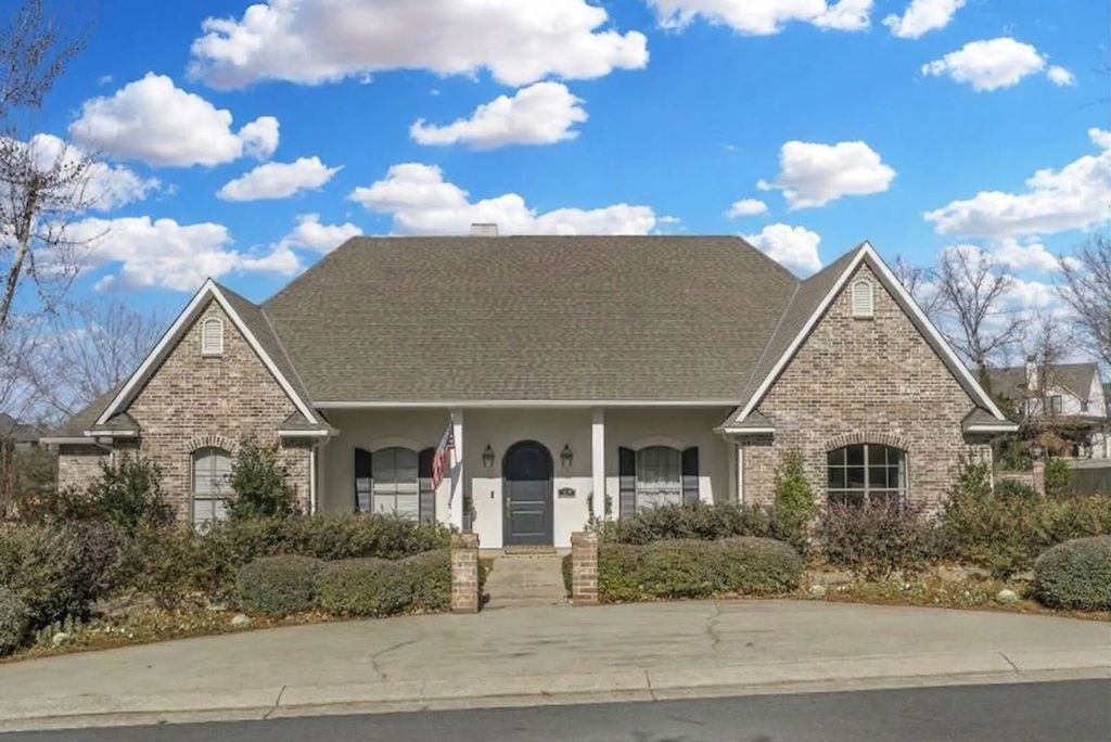 1056 Saint Francis Way, Shreveport