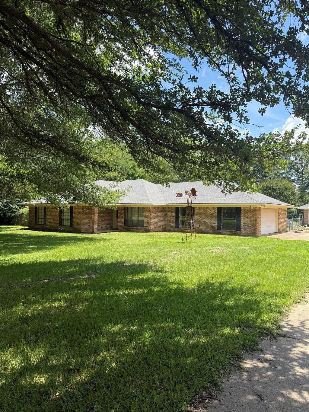 6107 Chanticleer Drive, Keithville