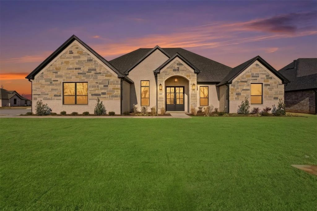 1101 Tremont Lane, Granbury
