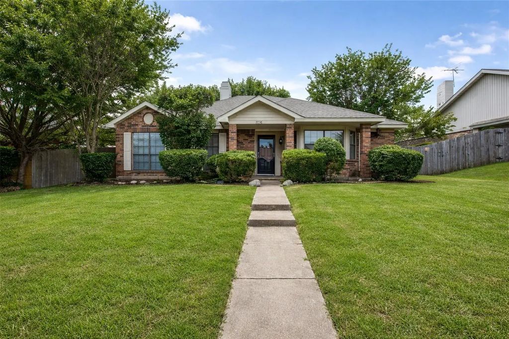 1036 Twin Falls Drive, DeSoto