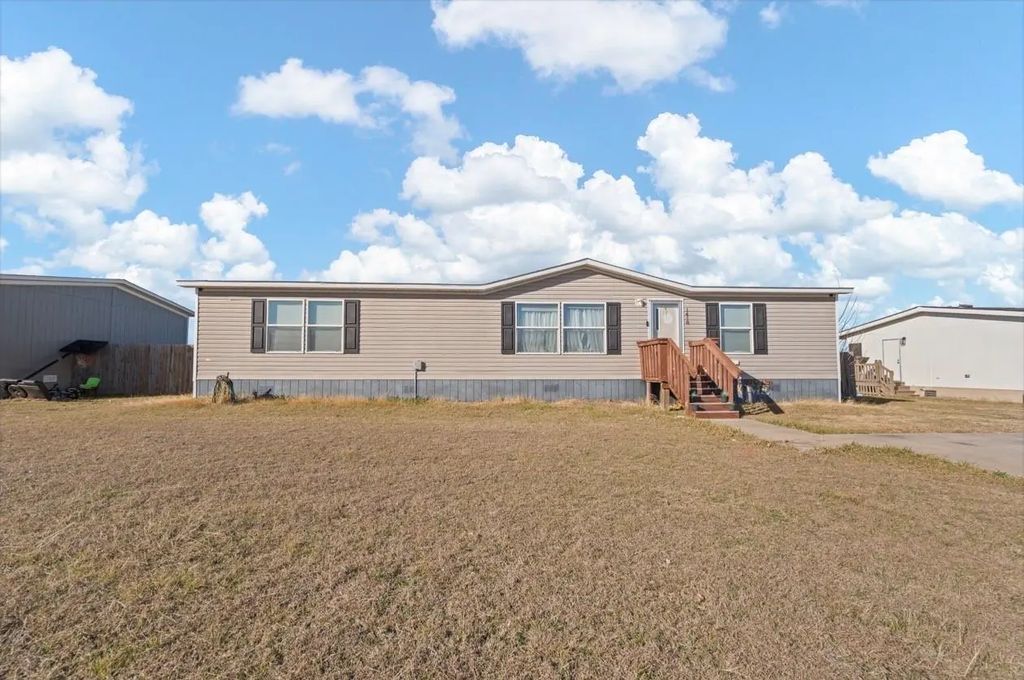 1418 Smooth Stone Drive, Cleburne