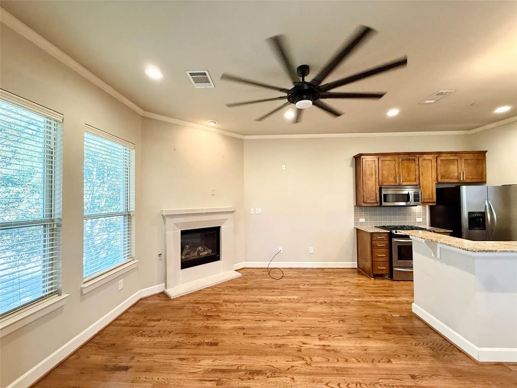 7333 Valley View Lane 101, Dallas